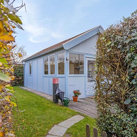 Vakantiehuisje In Ouddorp Dichtbij Het Strand Bagian luar foto